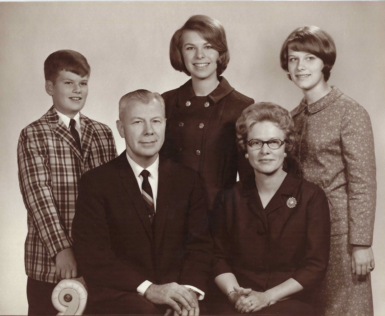 080121-blm-loc-flickcolumn-The Laesch family in 1967 from left Mark (12) Dan Diane (21) Alta and Ellen (15) .jpg